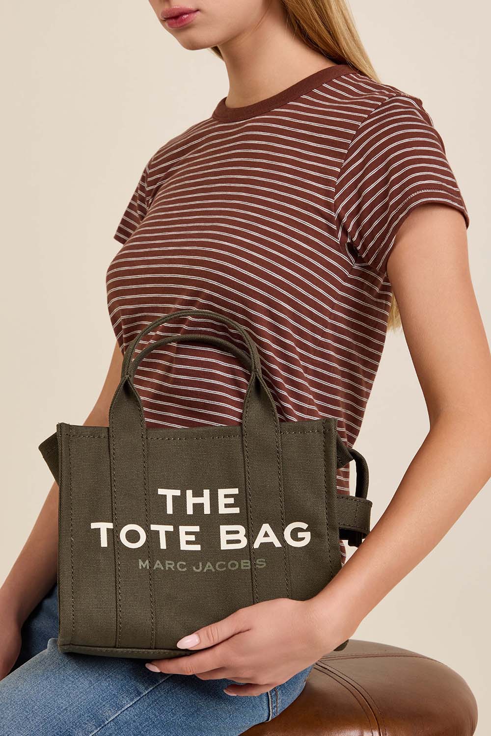 תמונת כל הלוק של תיק טוט סמול